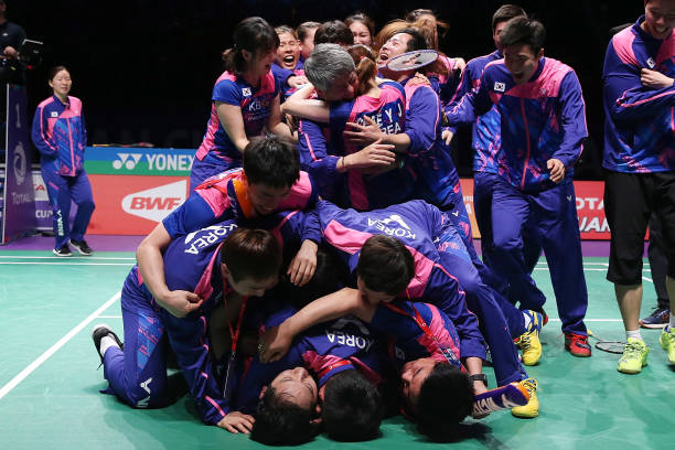 国际羽联规定：羽毛球双打场地尺寸及线宽要求