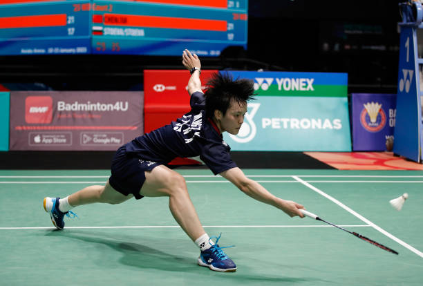 羽毛球扣杀后的连贯动作,如何快速回位防守?