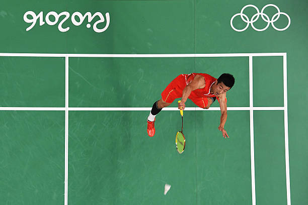 羽毛球场地线图解：单打、双打、发球区出界规则