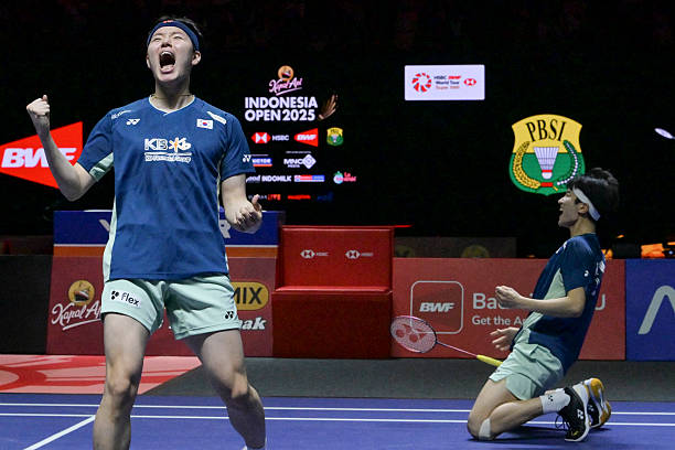 羽毛球拍的创意绘画:从写实到抽象