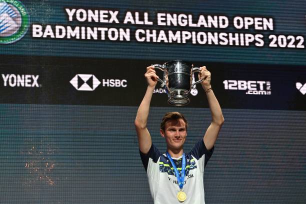 课间娱乐新花样：羽毛球拍下棋，简单又欢乐