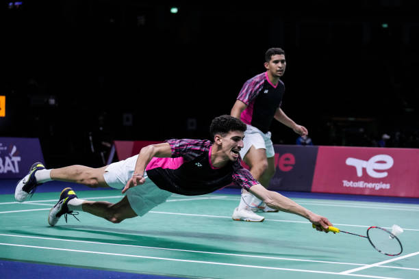 羽毛球发球技巧大全:高远球、短球与平抽球