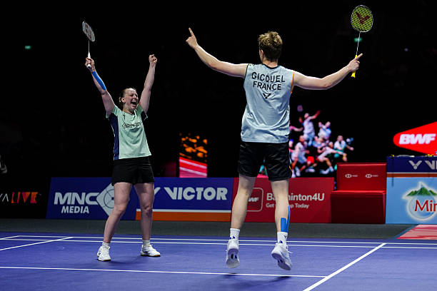 羽毛球双打比赛规则全解析:从发球到换边