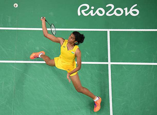 羽毛球最新规则：发球高度限制与违例判罚详解