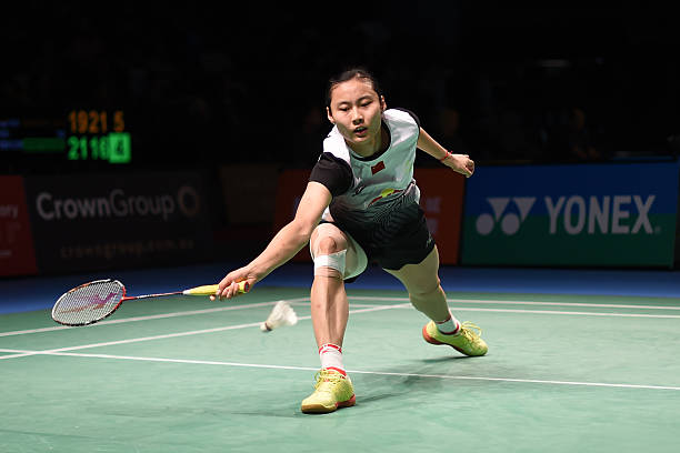 羽毛球比赛场地规范:国际标准尺寸及净空高度要求