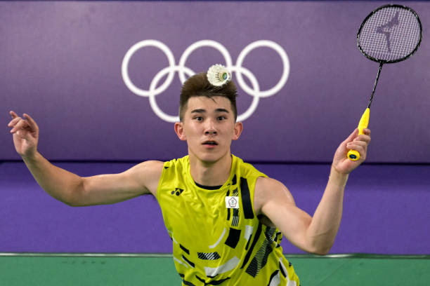 李宁VS尤尼克斯：哪家羽毛球拍更胜一筹？