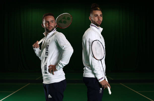 羽毛球拍材质大比拼：碳纤维 vs 铝合金 vs 钛合金