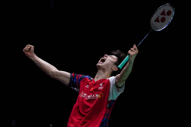 零基础教程：如何用简笔画描绘两人打羽毛球