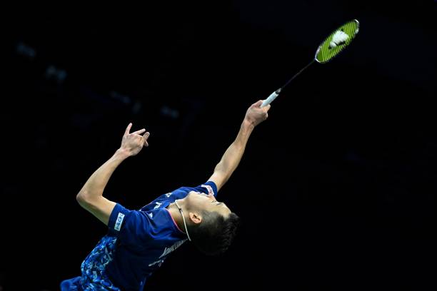 羽毛球扣球握拍姿势详解:提升杀球威力的关键技巧