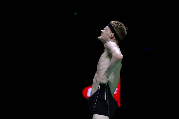 羽毛球单打场地界限图：避免犯规的关键区域