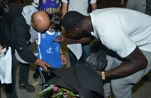 居民楼旁的篮球场：是社区活力还是生活困扰？