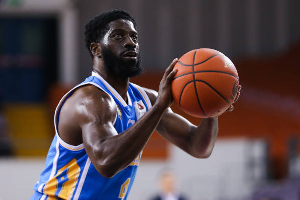 喝啤酒盖帽是什么意思？解读酒桌文化中的趣味玩法