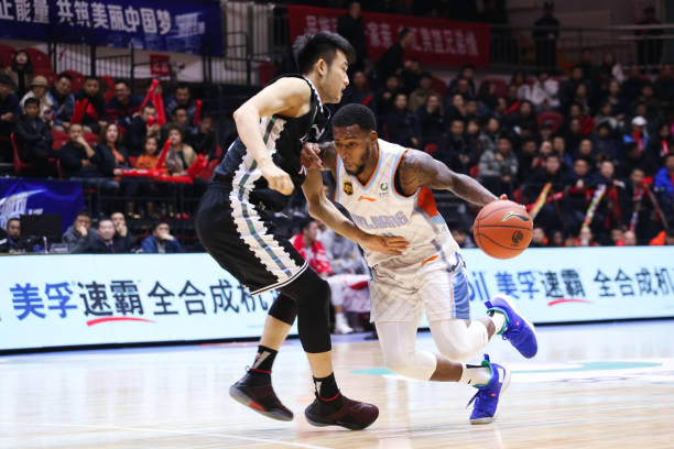 篮球锥桶训练对脚步移动能力的提升