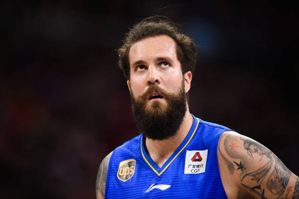 篮球场长宽尺寸的历史演变:从早期到现代标准