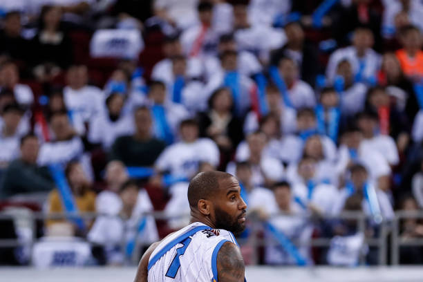 姚明NBA生涯的独家故事：为何他始终效力火箭队？