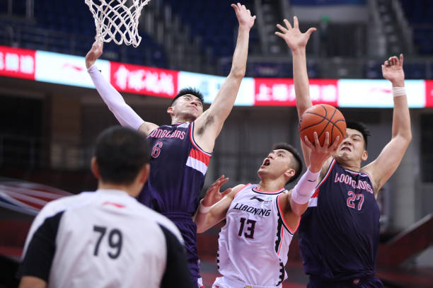 CBA季后赛激战正酣！广东宏远vs辽宁本钢即时战报