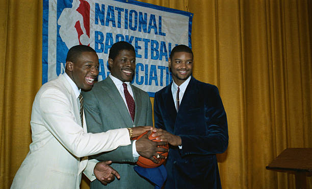 如何正确判断走步?篮球规则中的关键要点