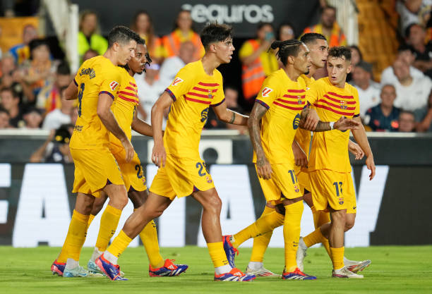 致敬球王：马拉多纳签名球衣全球巡展启动