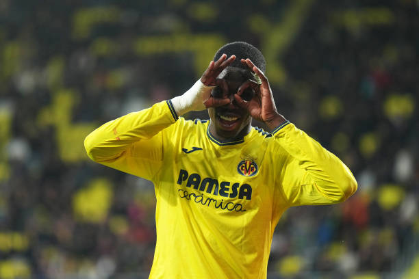 罗纳尔多C的慈善事业：球场之外的超级英雄