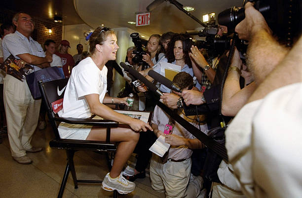 室内五人制足球场造价参考：不同档次的价格差异