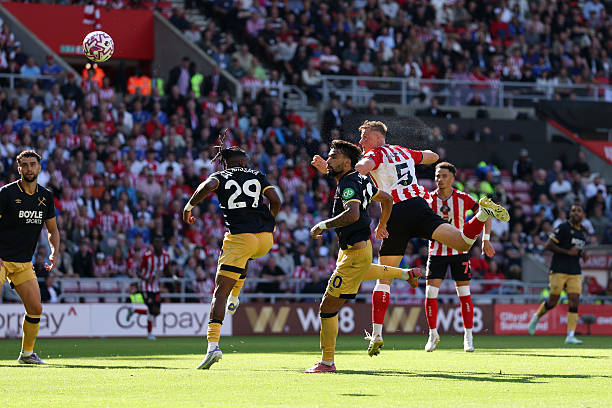 罗纳尔多vs梅西：两代球王的传奇对决