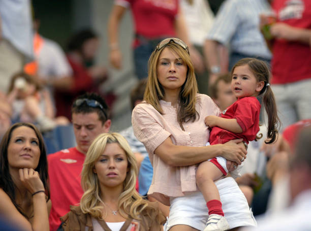 从手势看规则：罚球点球时裁判的斜下举臂动作