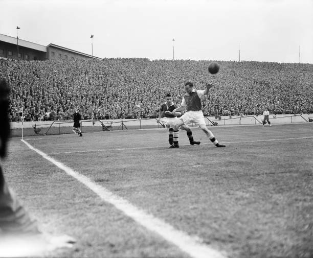 “金杯”还是“银盘”?揭秘法甲冠军奖杯的趣味绰号