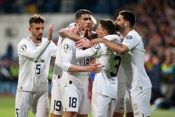 避开人墙的魔法：3种不同弧线任意球踢法对比