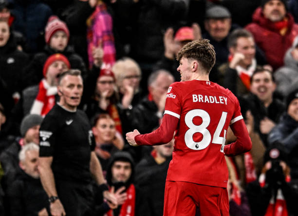 贝林厄姆女友罕见露面！两人同框照引发热议