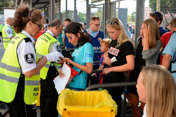 小罗眼中的马拉多纳:跨越时代的足球偶像崇拜