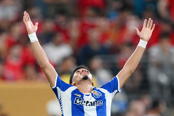 数据可视化：用图表解析36张红牌事件的每个细节