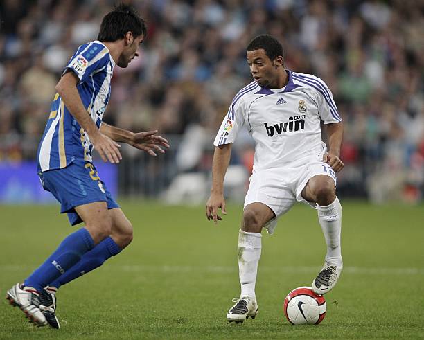 足球场配套设施费用：灯光、座椅、更衣室要花多少钱？