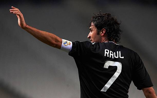 暗煞GX足球鞋深度解析：科技与设计的完美融合