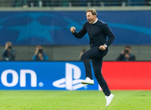 欧冠决赛回放:慢动作解析关键进球瞬间