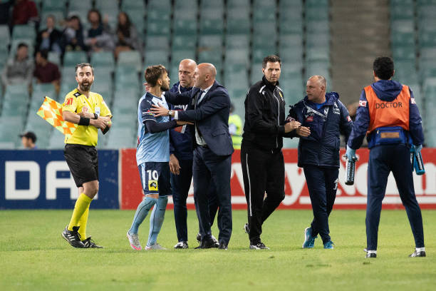 防守球员非故意手球是否构成禁区内犯规?