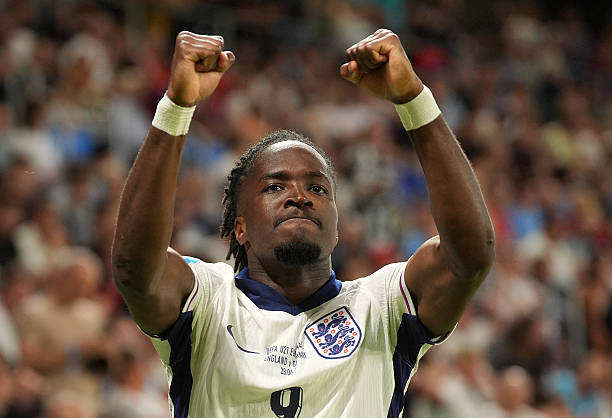 豪门争夺战升级：哈兰德经纪人开出惊人薪资要求