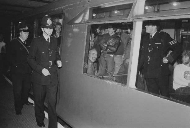 法甲射手榜更新:姆巴佩21球领跑,拉卡泽特紧追不舍