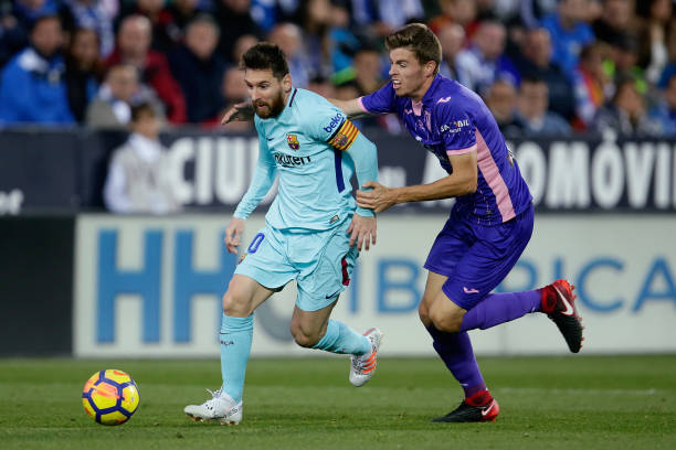 梦境解析：足球比赛中的“隐形人”现象