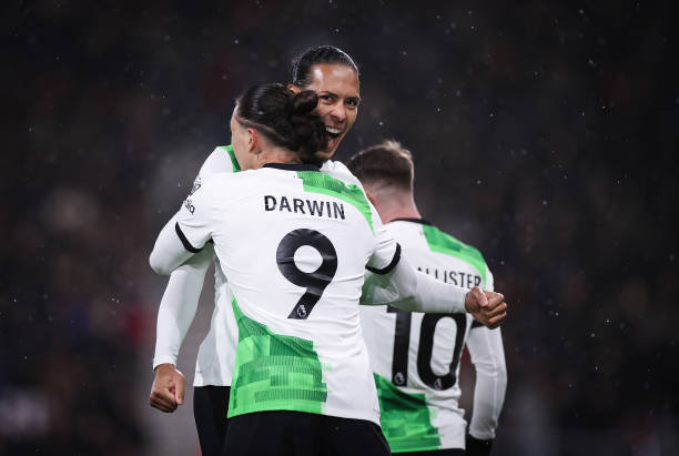 任意球游戏大全破解版内购免费版:一键修改球员属性