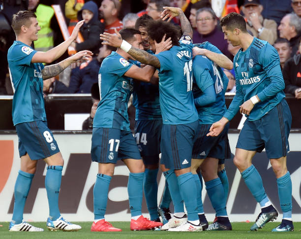 哪一年欧冠决赛见证了AC米兰与巴萨的首发阵容巅峰对决?