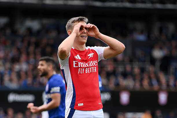 卡卡最著名的球衣号码盘点:哪个数字成就了他的巅峰?