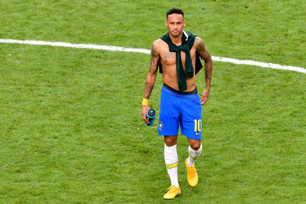 从4-3-3到极致压迫:解析荷兰全攻全守的战术演变