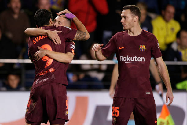 巴乔的优雅与帅气：从球场到生活的完美影像