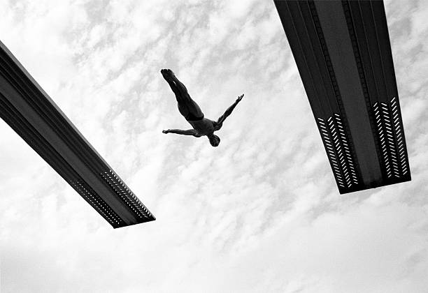 梁锦松近况：从商界精英到家庭支柱的转变