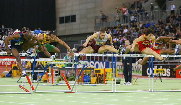 郭晶晶母女同框如双胞胎，网友：妈妈年轻时也是美人