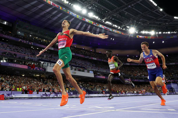 荔枝价格暴跌背后：产量激增与市场饱和的双重压力