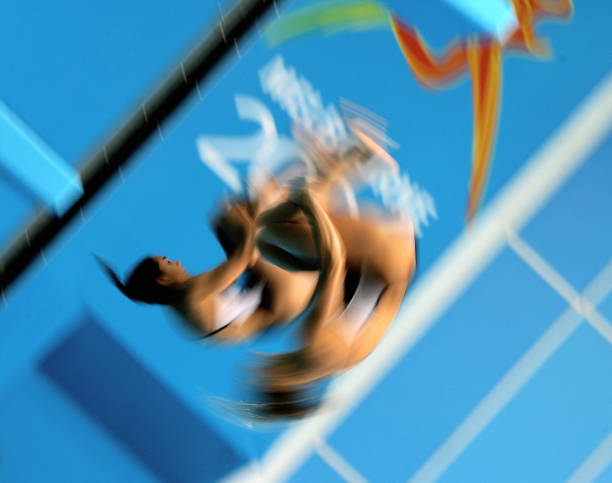 精彩瞬间：Mahuchikh越过10米横杆的完美姿态