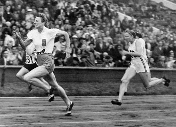 年龄不是问题:伏明霞如何在不同年龄段称霸跳水界