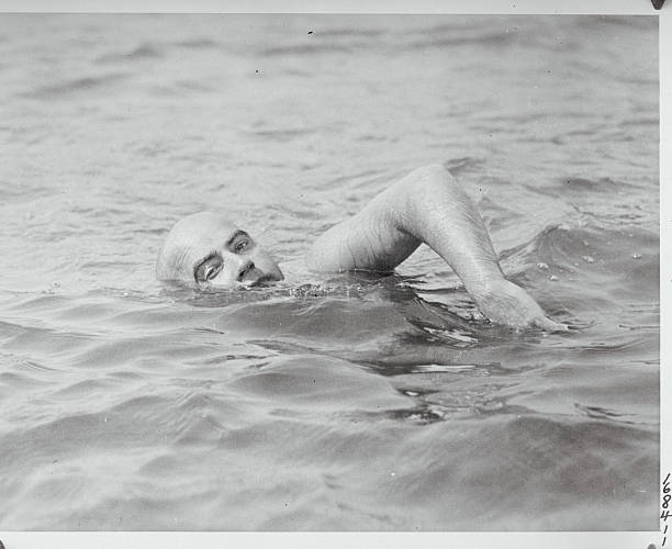 夏日清凉必备!这些游泳文案让你朋友圈瞬间降温