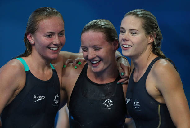 集体之美:中国花样游泳队展现团队协作的力量